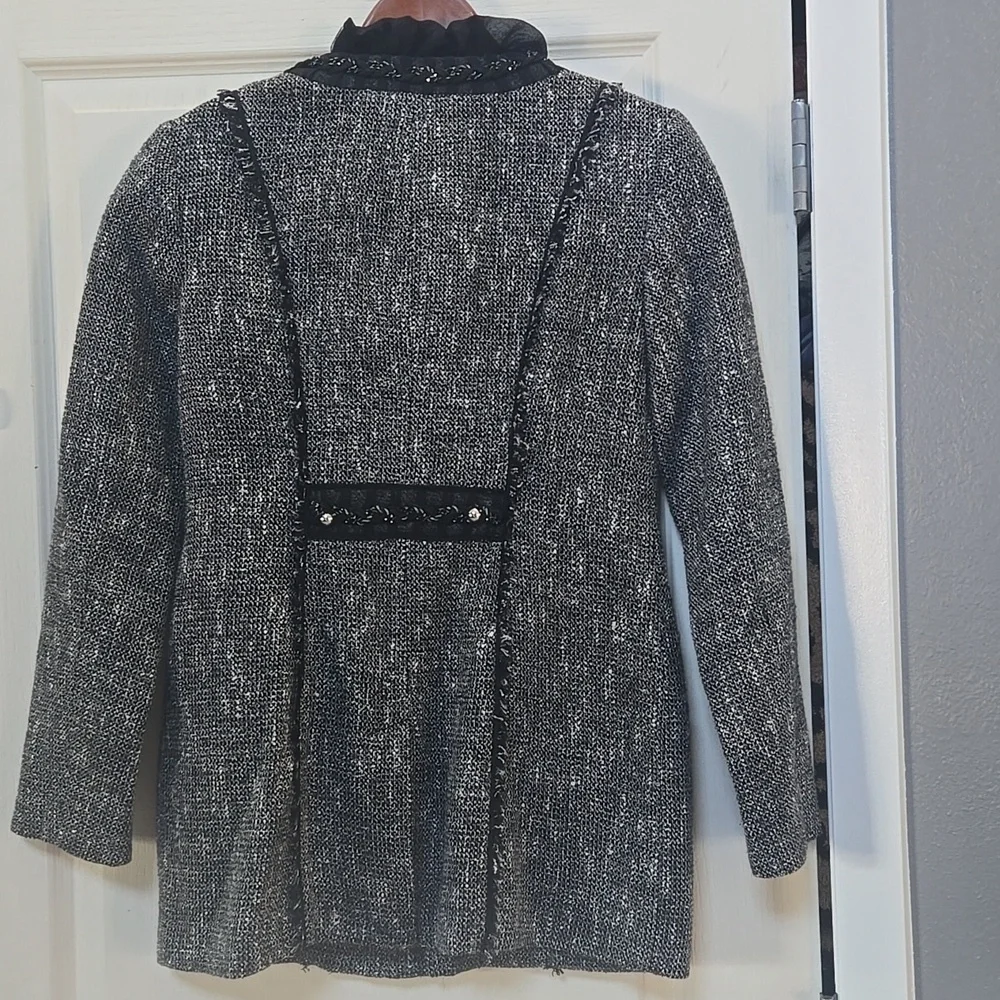 White House Black Market Black And White Tweed Ruffled Collar Lady JacketSize 4 - Picture 16 of 16